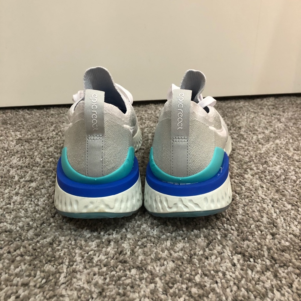 Nike tennis shoes - Picture 3 of 5